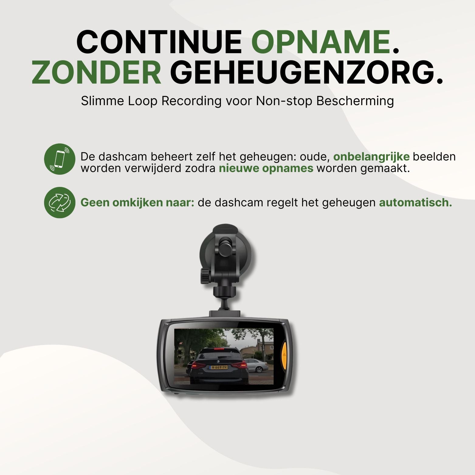 Zwarte ClearSight Pro dashcam met opname van auto op de weg, gemonteerd aan voorruit